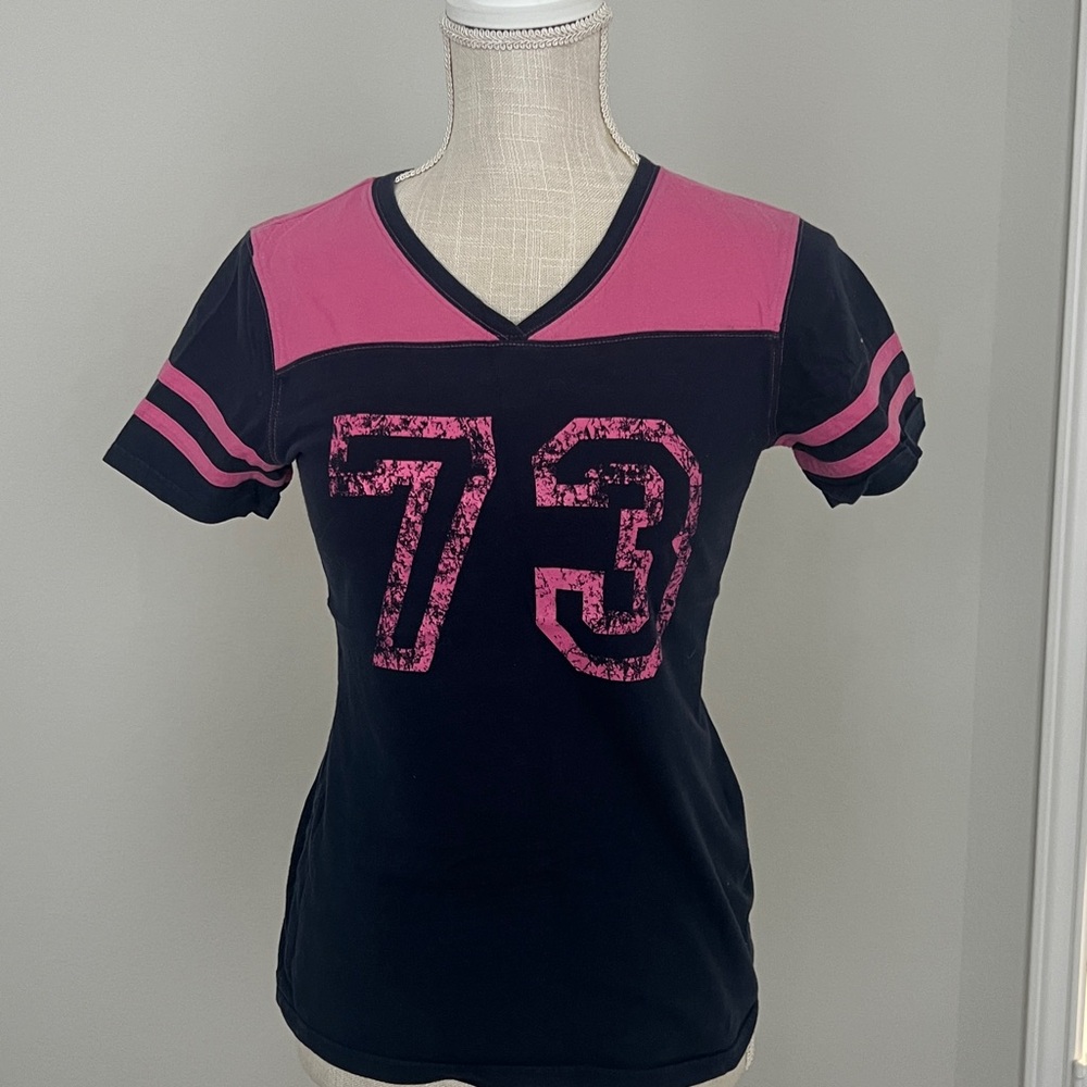 2 BCO t shirts red and gray and navy blue en hot pink.